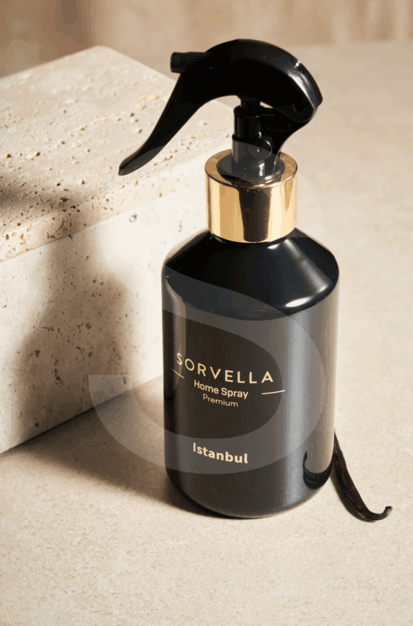 Sorvella mājas smaržu izsmidzinātājs ar zelta detaļām.